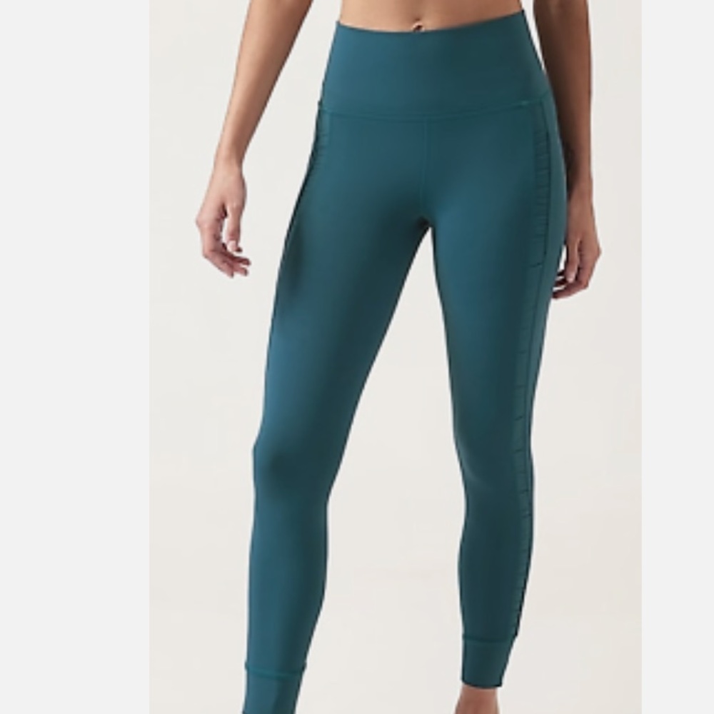 Athleta Salutation Stash II Rich Craft 7/8 leggings